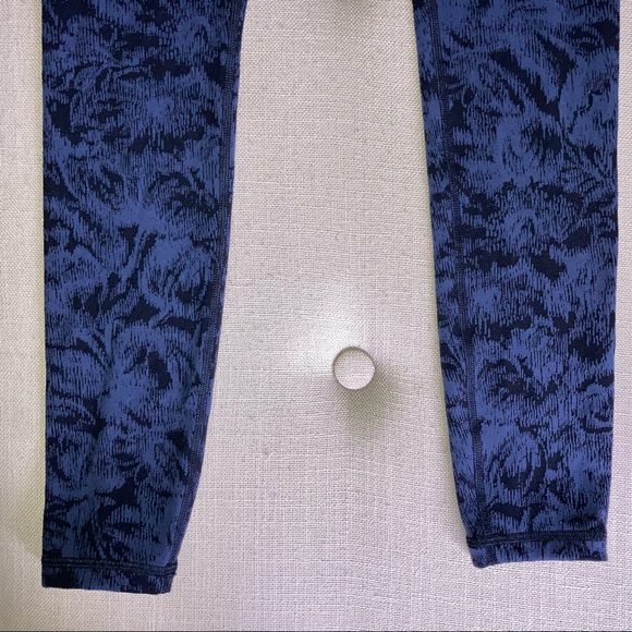 Athleta Bundle Elation Textured Leggings and Scoop Textured Tank Blue S - Picture 6 of 15